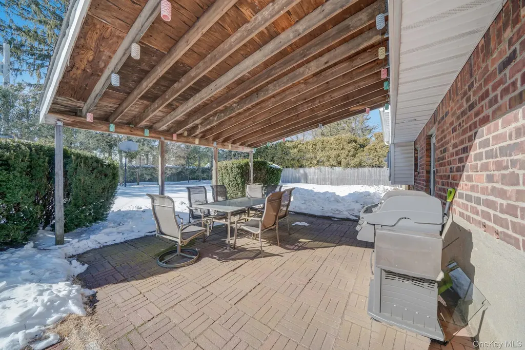 24 Kings Park Road Commack NY 11725