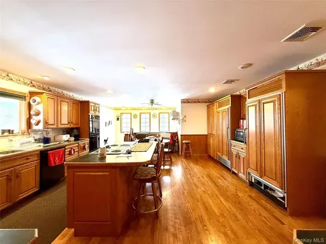 912-918 Hollow Road Clinton Corners NY 12514