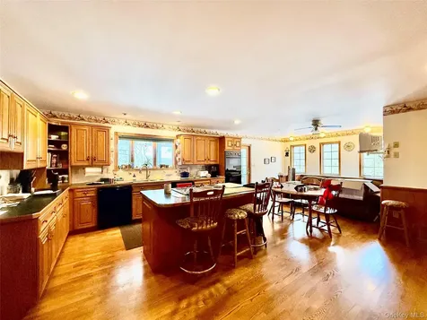 912-918 Hollow Road Clinton Corners NY 12514