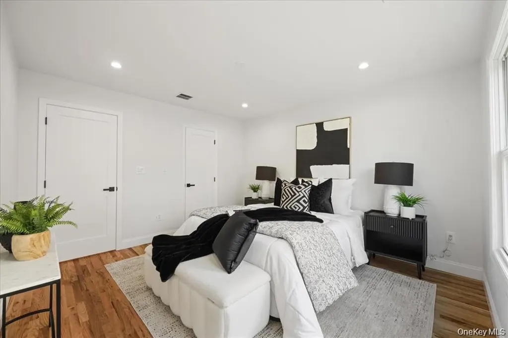 93 Thurton Place Yonkers NY 10704