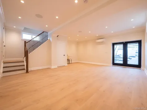 6961 180th Street Fresh Meadows NY 11365