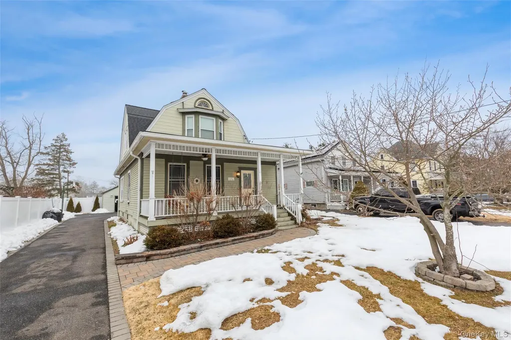 123 Carman Street Patchogue NY 11772