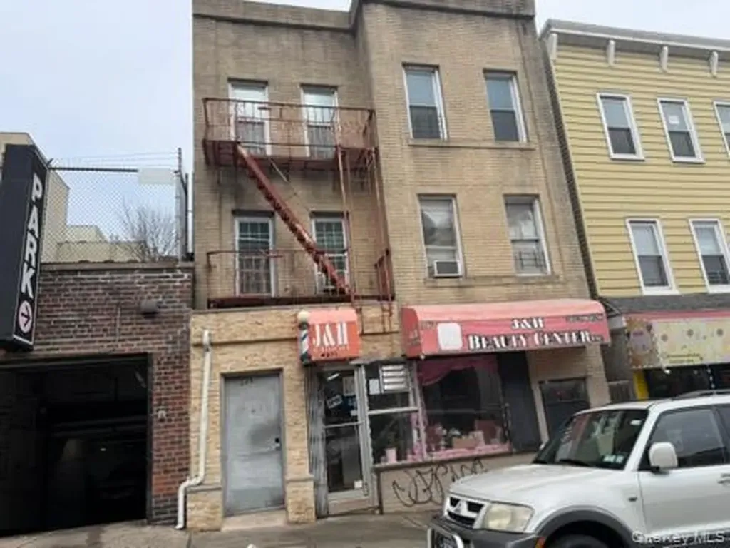 225 E 204th Street Bronx NY 10458