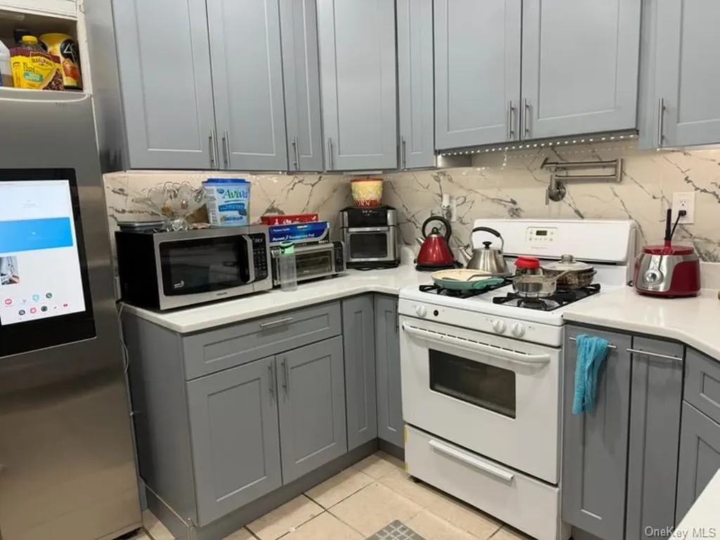 225 E 204th Street Bronx NY 10458