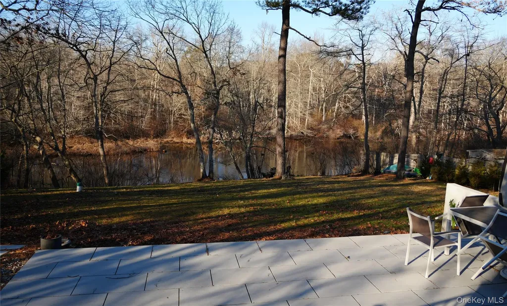 Calverton NY 11933