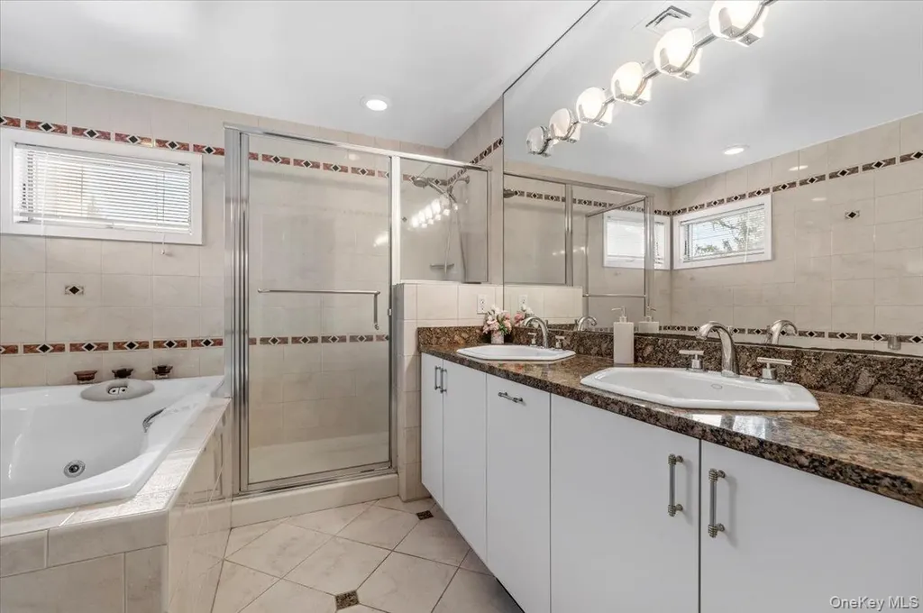 32 Middle Lane Jericho NY 11753