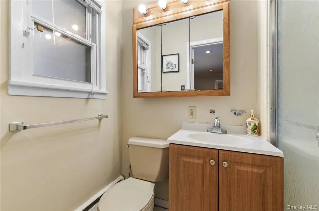 32 Middle Lane Jericho NY 11753