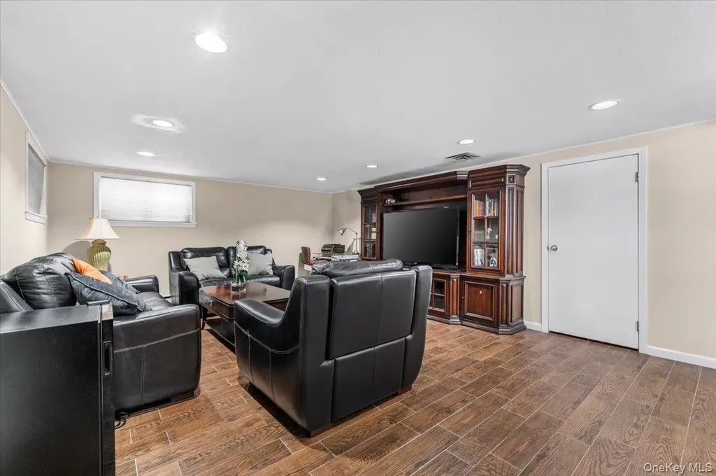 32 Middle Lane Jericho NY 11753