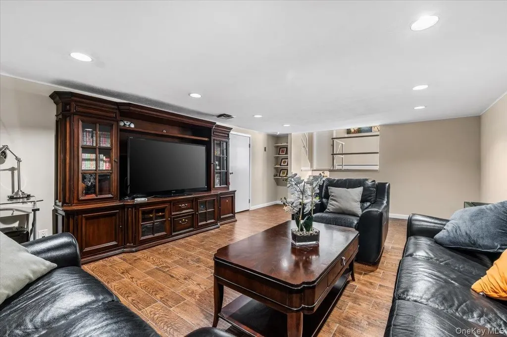 32 Middle Lane Jericho NY 11753