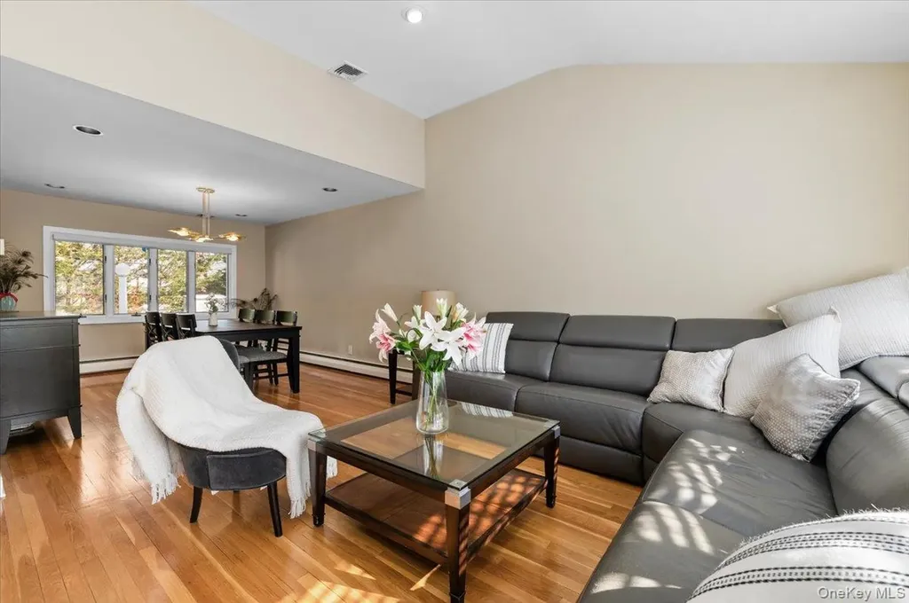 32 Middle Lane Jericho NY 11753