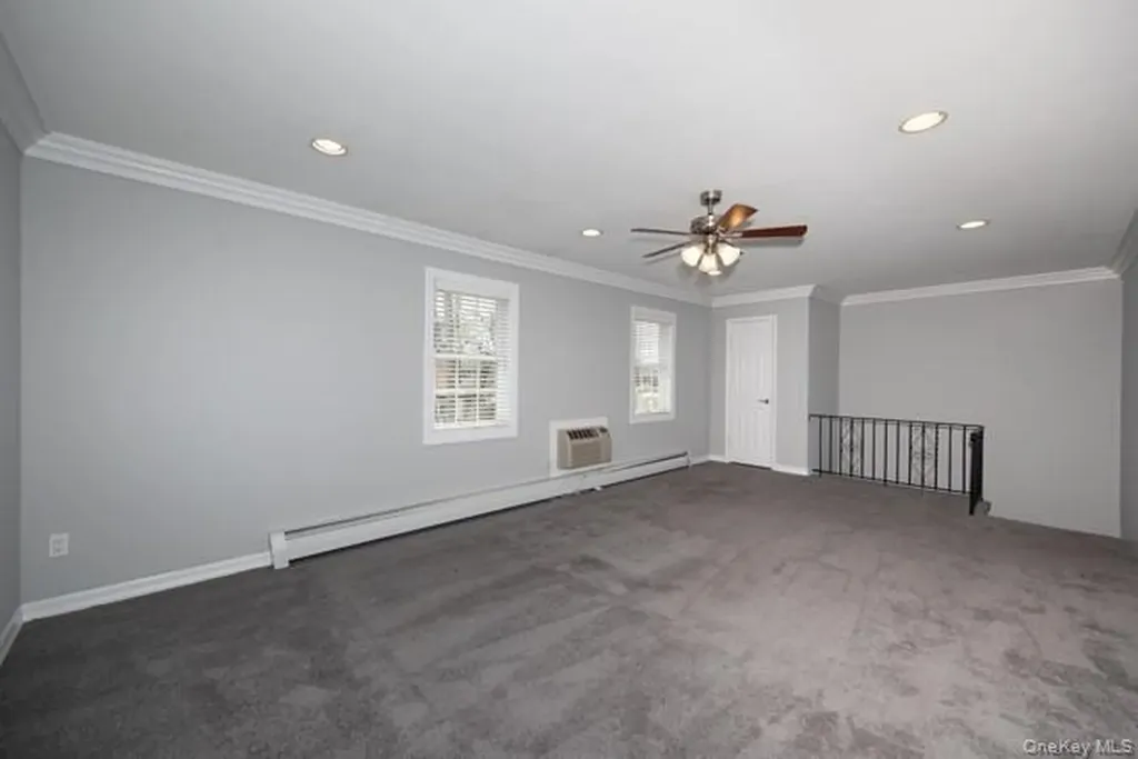 19 Pickwick Lane North Babylon NY 11703