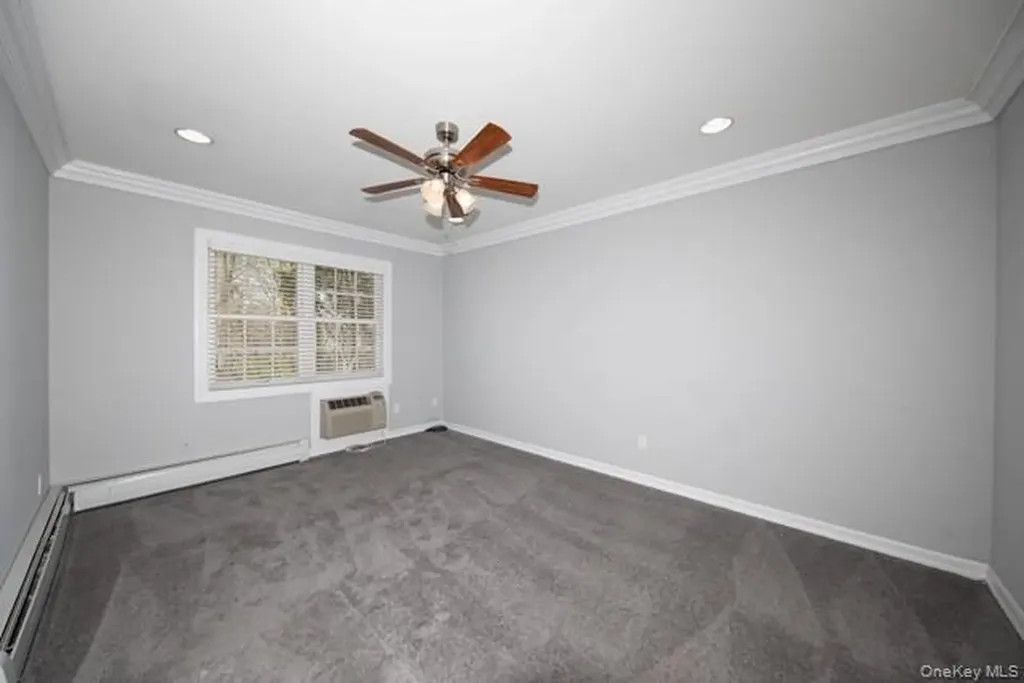 19 Pickwick Lane North Babylon NY 11703