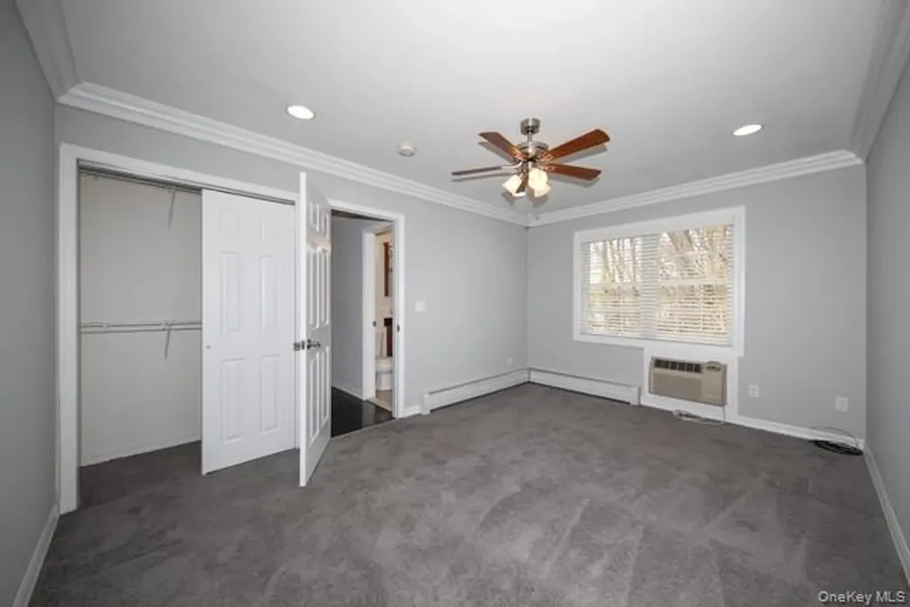 19 Pickwick Lane North Babylon NY 11703