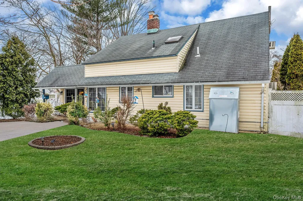 22 Mercury Lane Levittown NY 11756