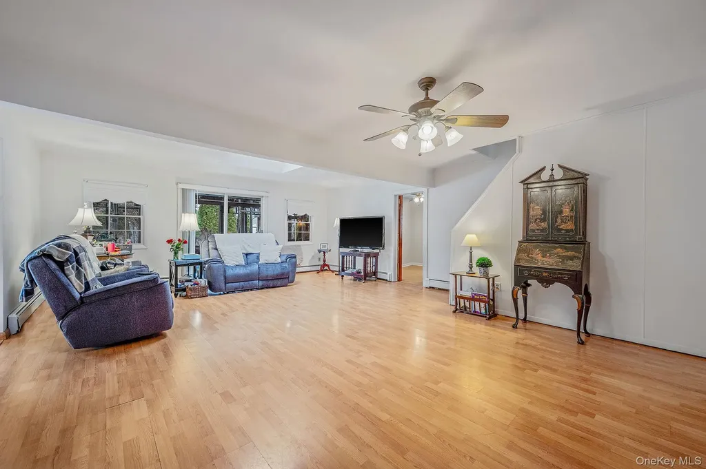 22 Mercury Lane Levittown NY 11756