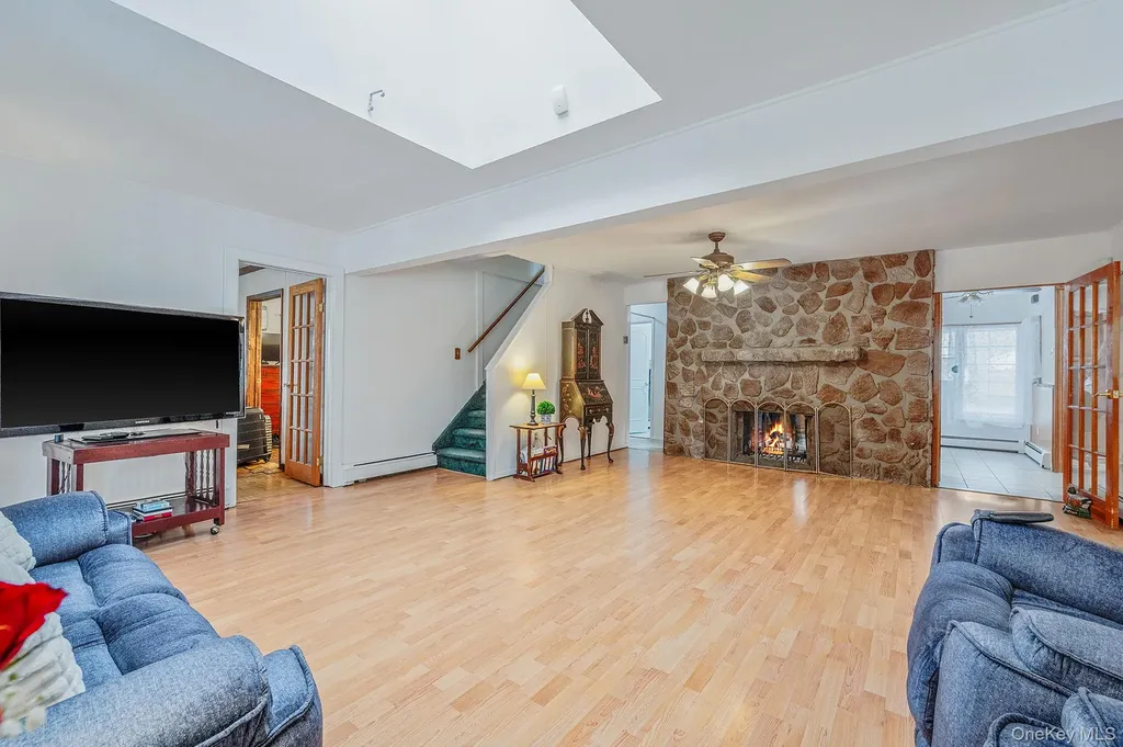 22 Mercury Lane Levittown NY 11756