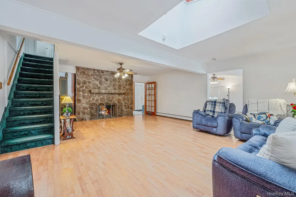 22 Mercury Lane Levittown NY 11756