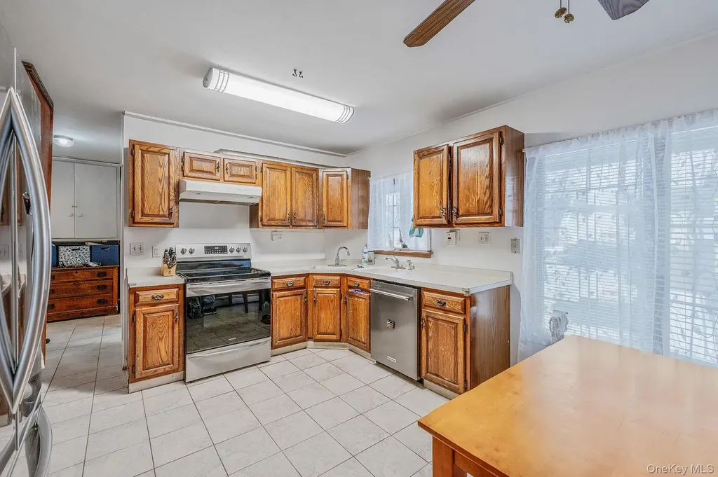 22 Mercury Lane Levittown NY 11756