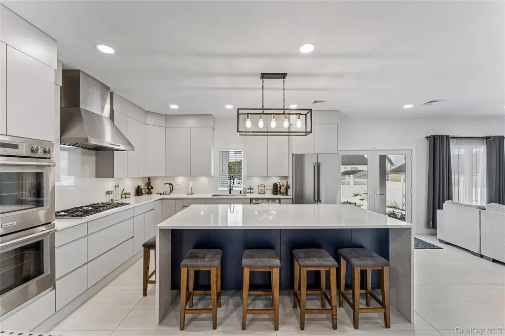 207 Pershing Parkway Mineola NY 11501