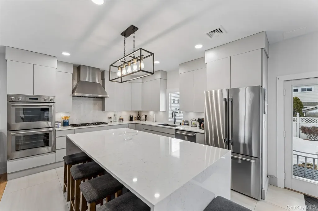 207 Pershing Parkway Mineola NY 11501