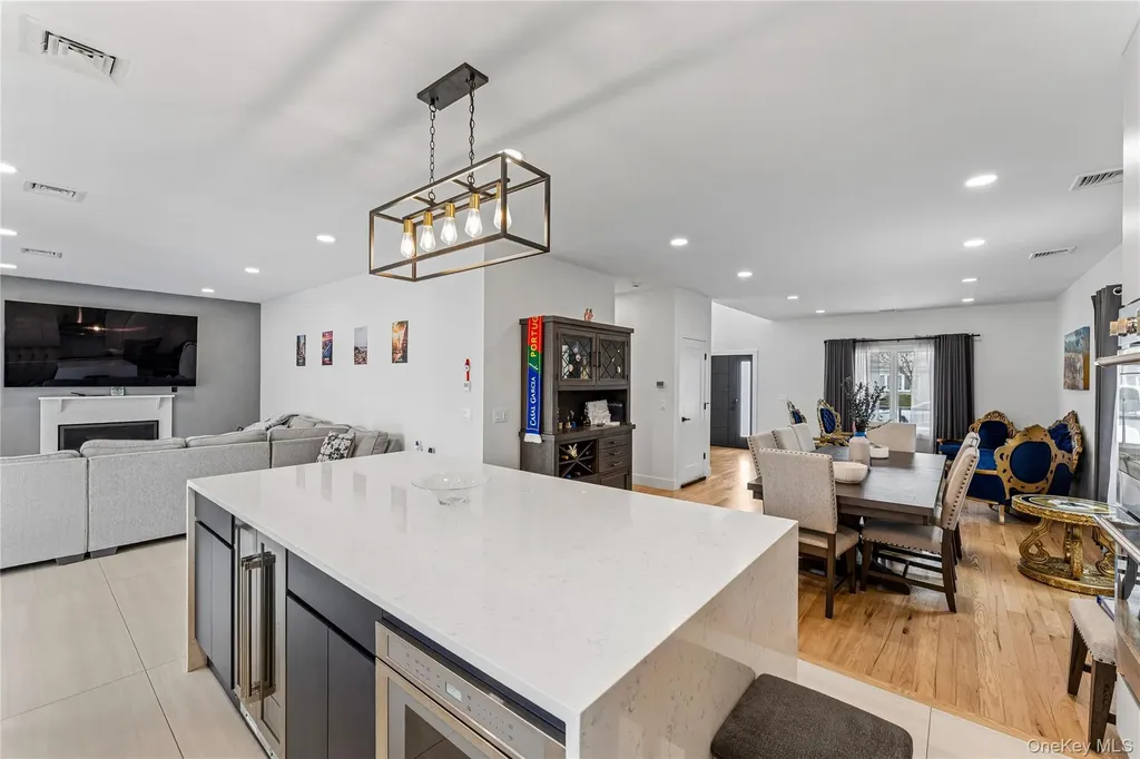 207 Pershing Parkway Mineola NY 11501