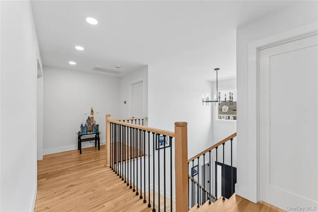 207 Pershing Parkway Mineola NY 11501
