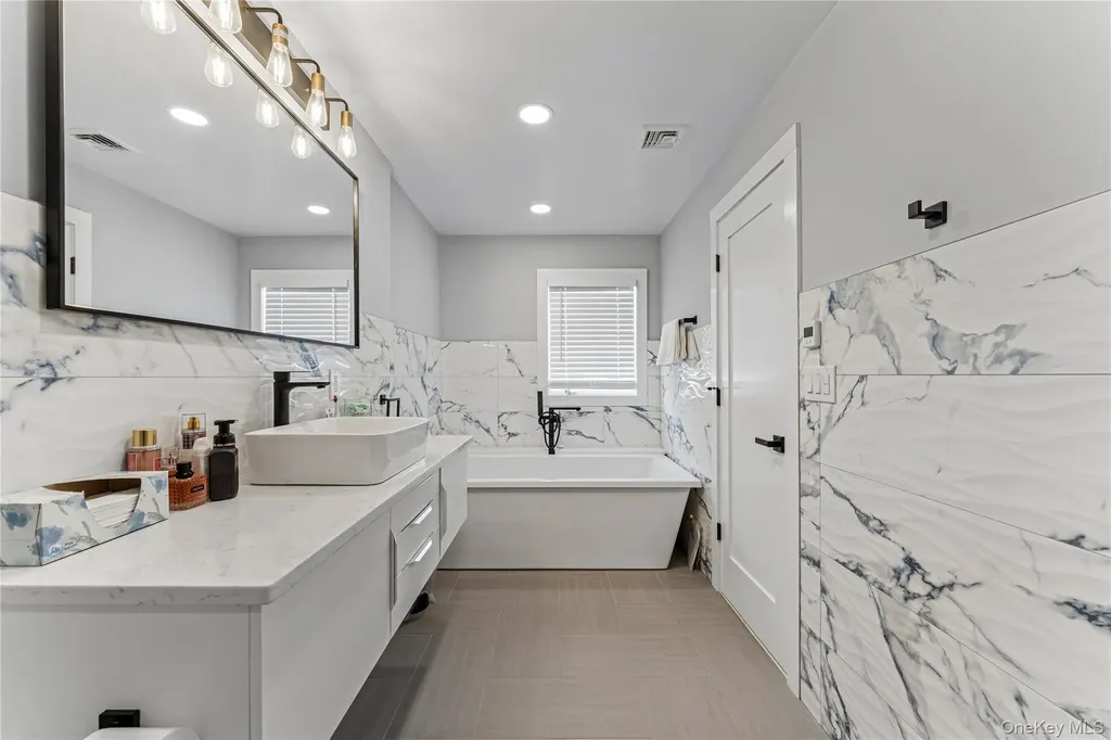207 Pershing Parkway Mineola NY 11501