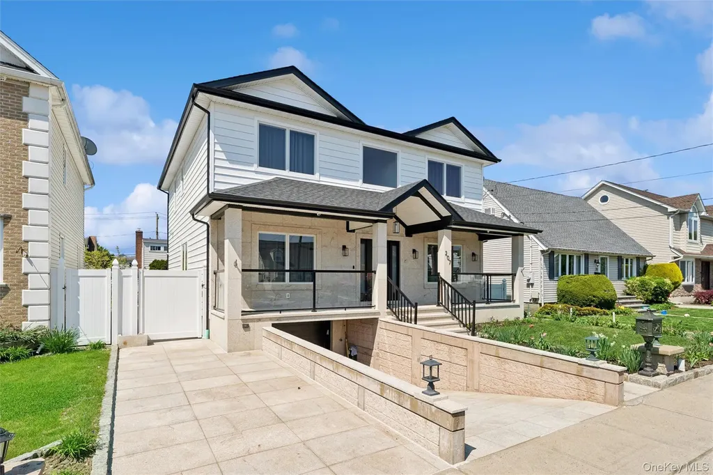 207 Pershing Parkway Mineola NY 11501