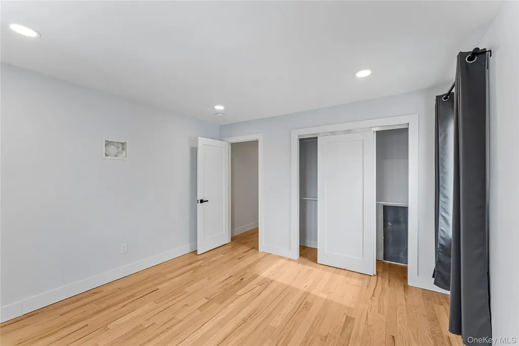 207 Pershing Parkway Mineola NY 11501