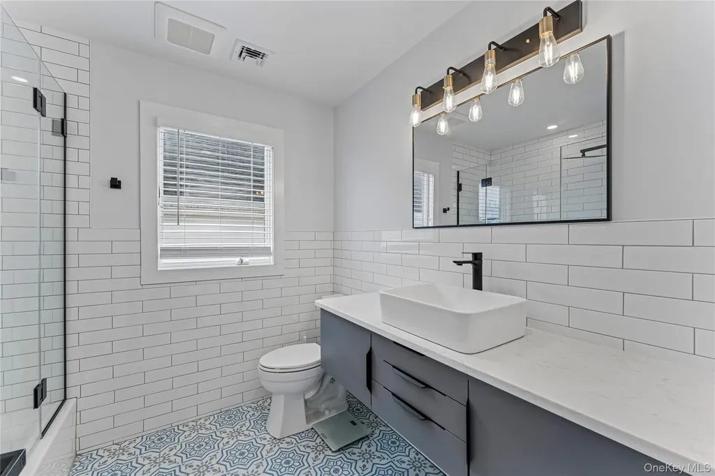 207 Pershing Parkway Mineola NY 11501