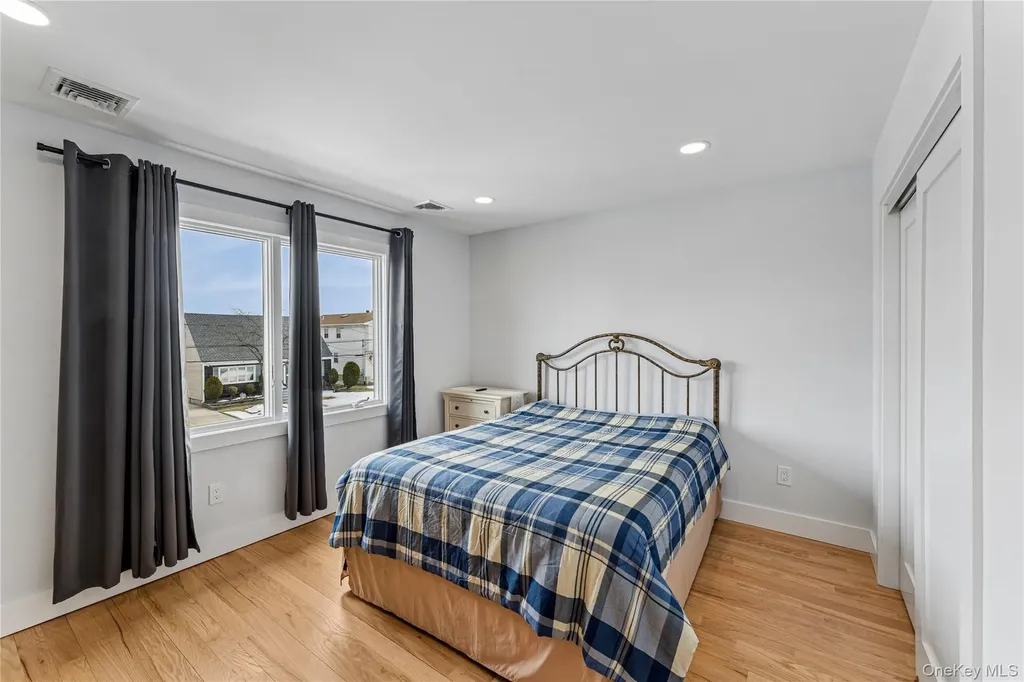 207 Pershing Parkway Mineola NY 11501