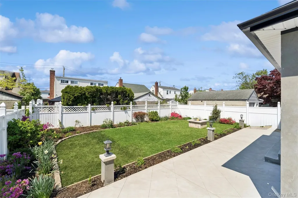 207 Pershing Parkway Mineola NY 11501