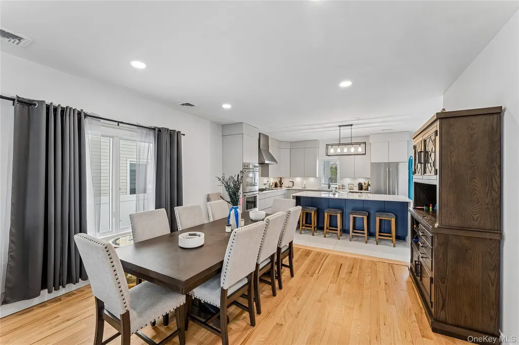 207 Pershing Parkway Mineola NY 11501