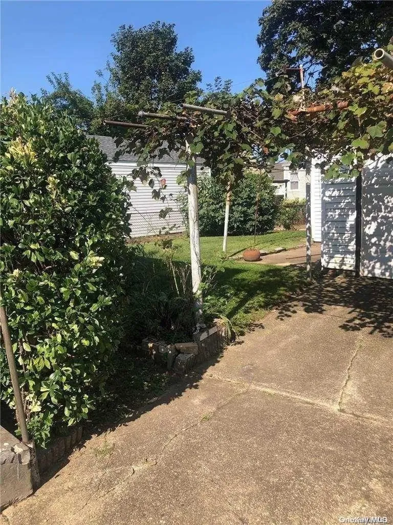 220 Pershing Parkway Mineola NY 11501