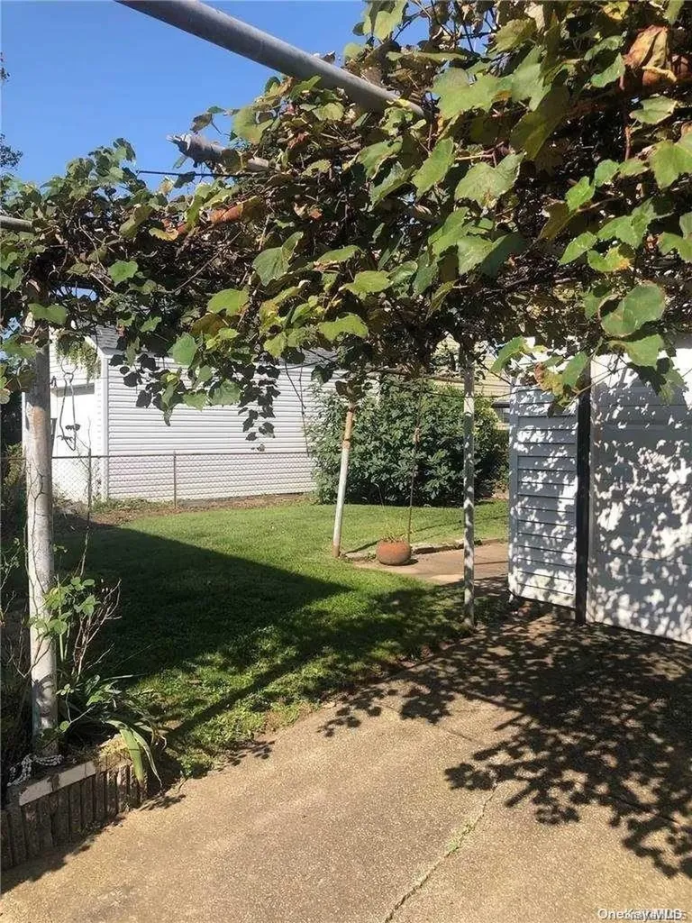 220 Pershing Parkway Mineola NY 11501