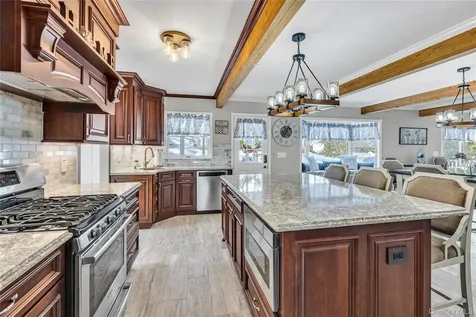251 Vineyard Road Huntington Bay NY 11743