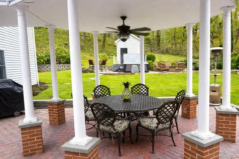 251 Vineyard Road Huntington Bay NY 11743