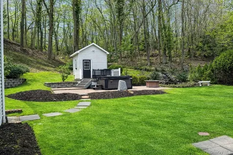 251 Vineyard Road Huntington Bay NY 11743