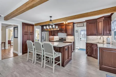 251 Vineyard Road Huntington Bay NY 11743