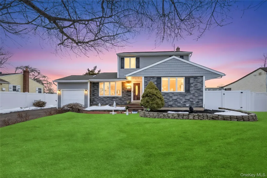 225 Farhan Lane North Babylon NY 11703