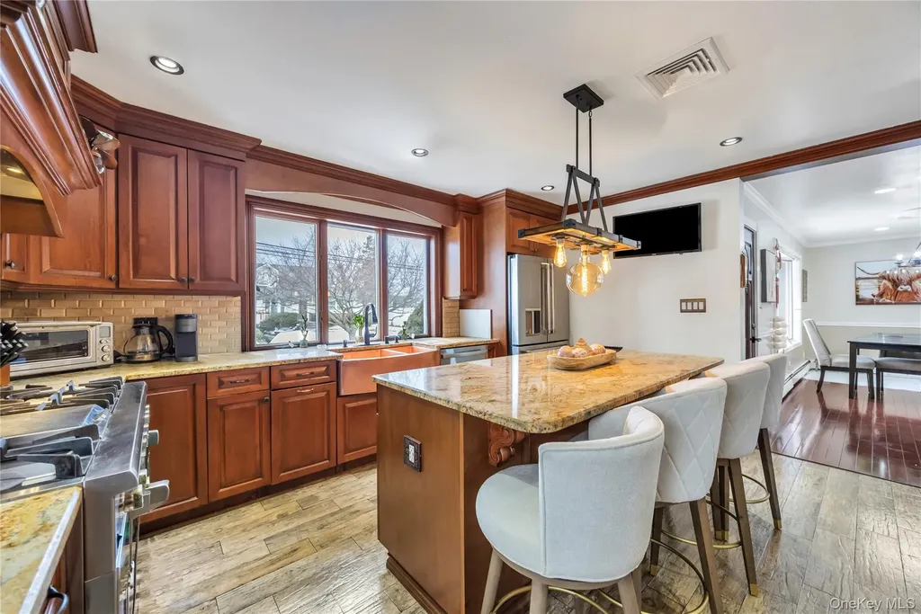 225 Farhan Lane North Babylon NY 11703