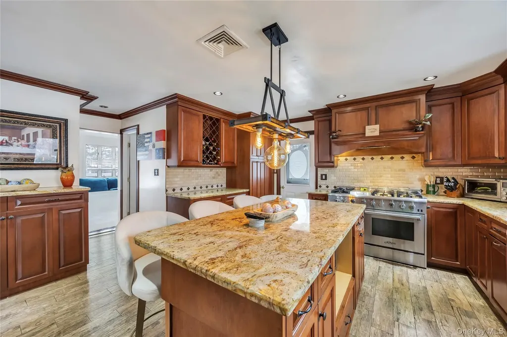225 Farhan Lane North Babylon NY 11703