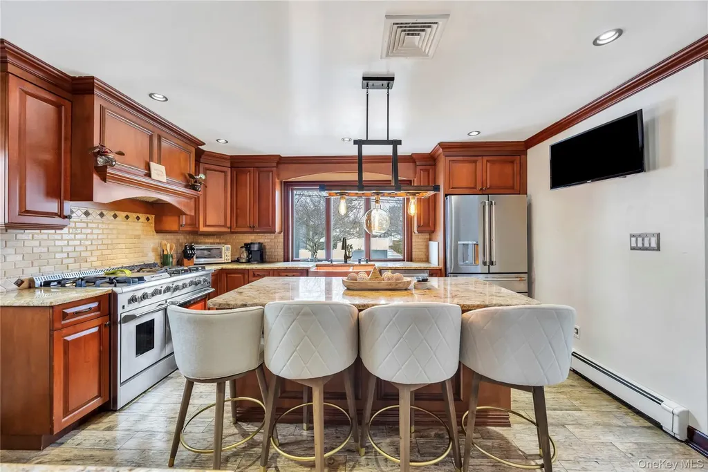 225 Farhan Lane North Babylon NY 11703