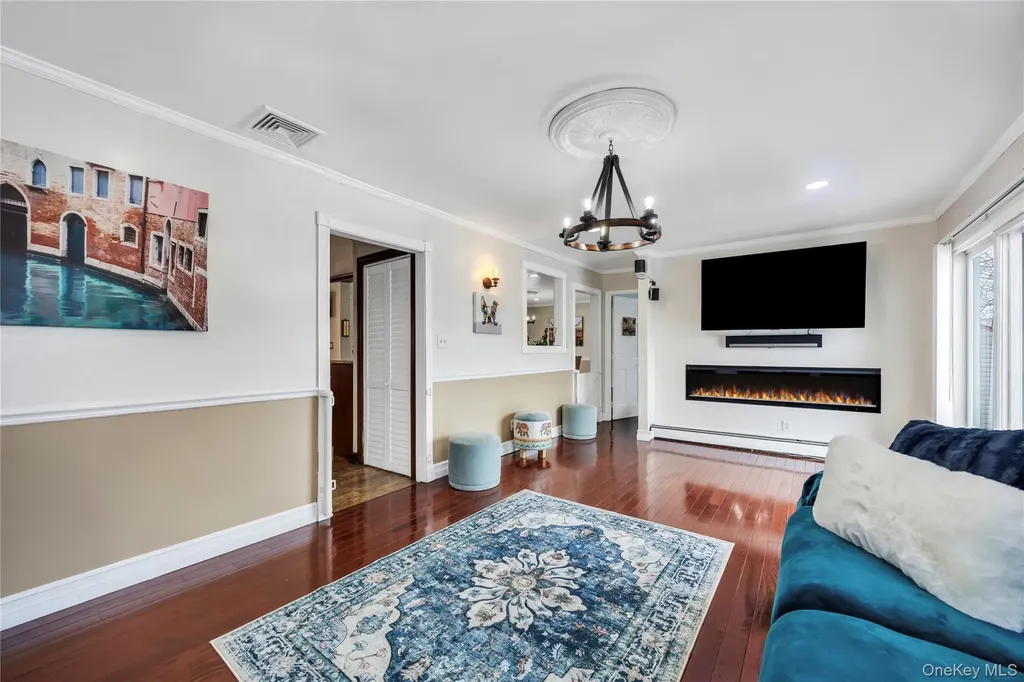225 Farhan Lane North Babylon NY 11703