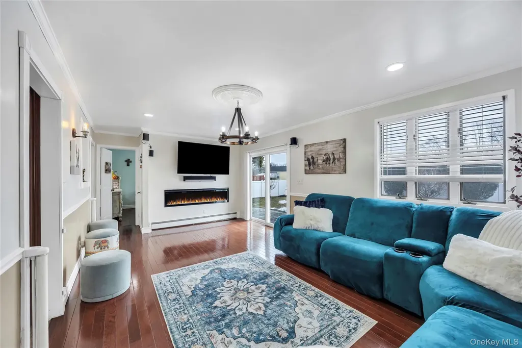 225 Farhan Lane North Babylon NY 11703