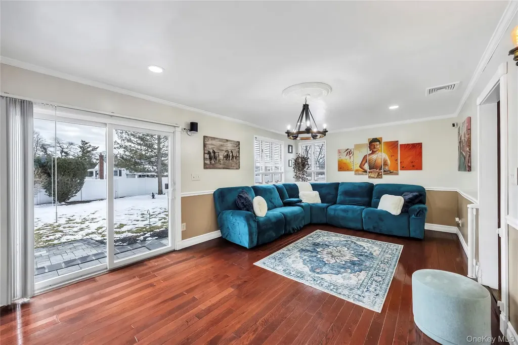 225 Farhan Lane North Babylon NY 11703