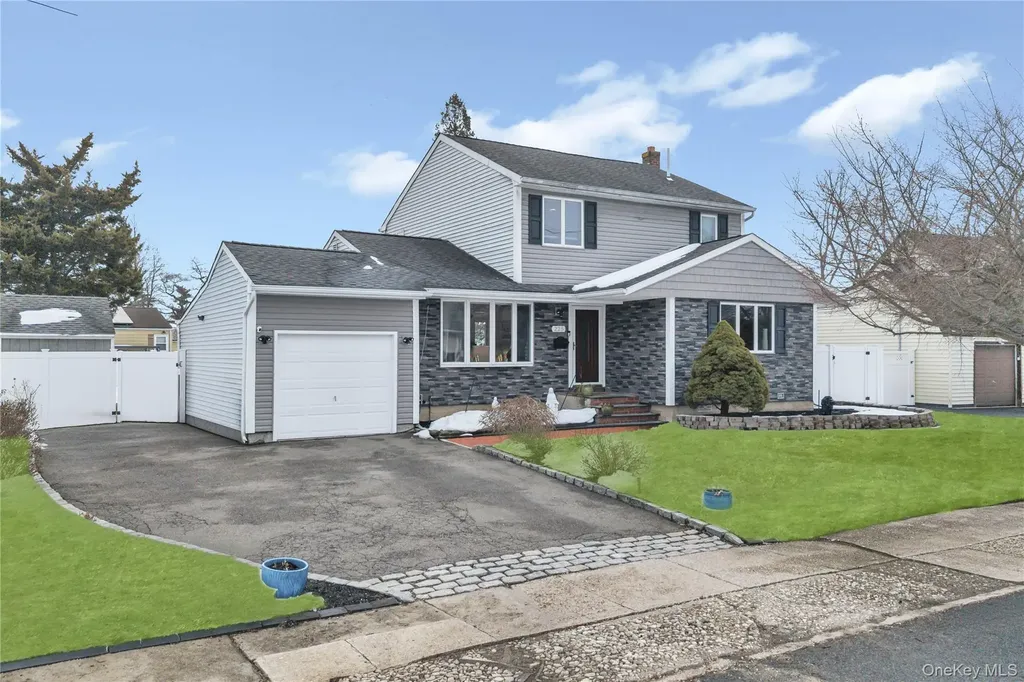 225 Farhan Lane North Babylon NY 11703