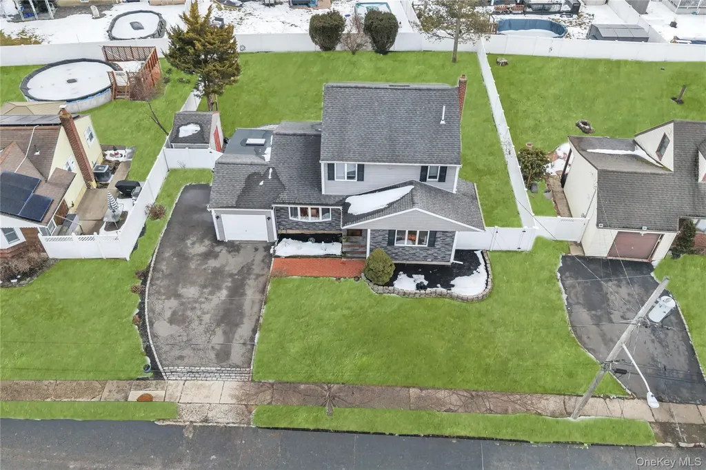 225 Farhan Lane North Babylon NY 11703