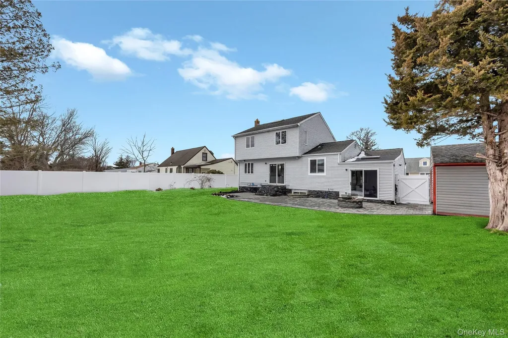 225 Farhan Lane North Babylon NY 11703