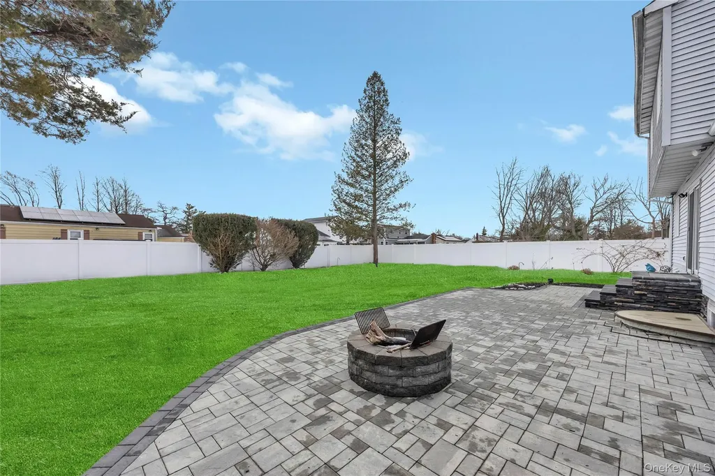 225 Farhan Lane North Babylon NY 11703